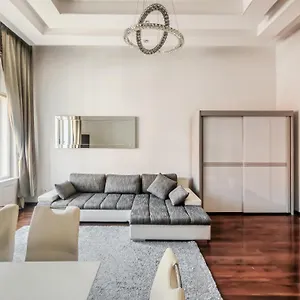 Amora Homes Basilica View Imperial -sas Street -need Reservation For Free Parking Budapest